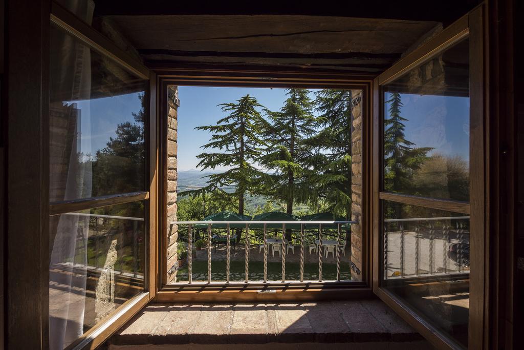Agriturismo Monte Acuto ウンベルティデ エクステリア 写真