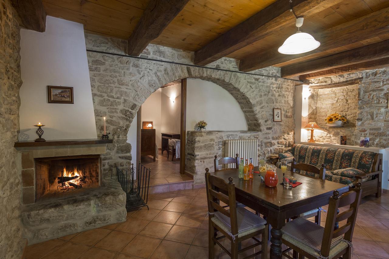 Agriturismo Monte Acuto ウンベルティデ エクステリア 写真